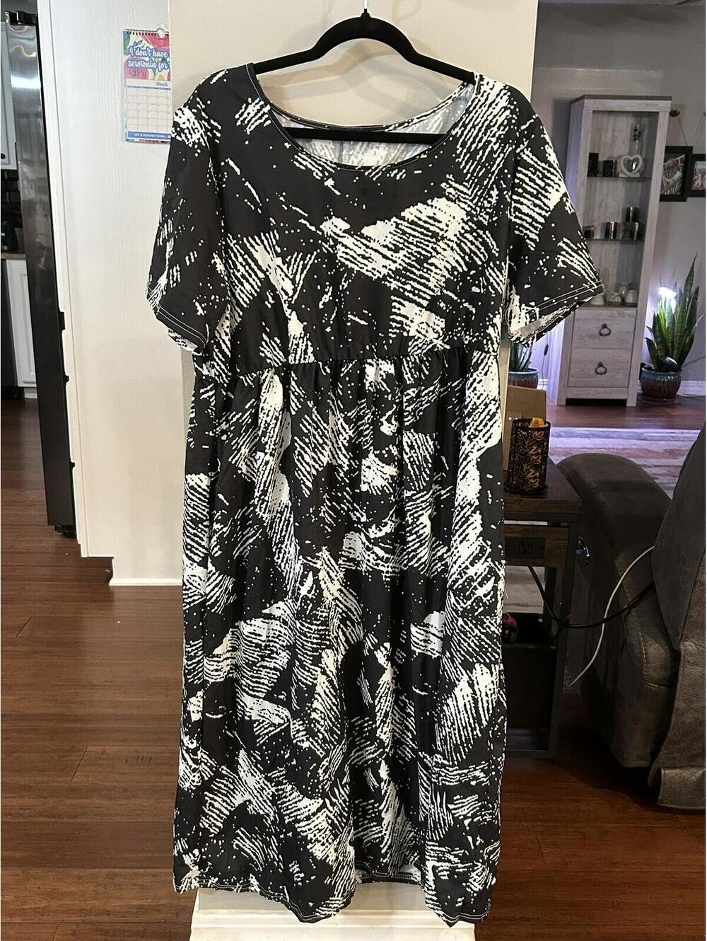 Black and White Abstract Print Midi Dress Size Large